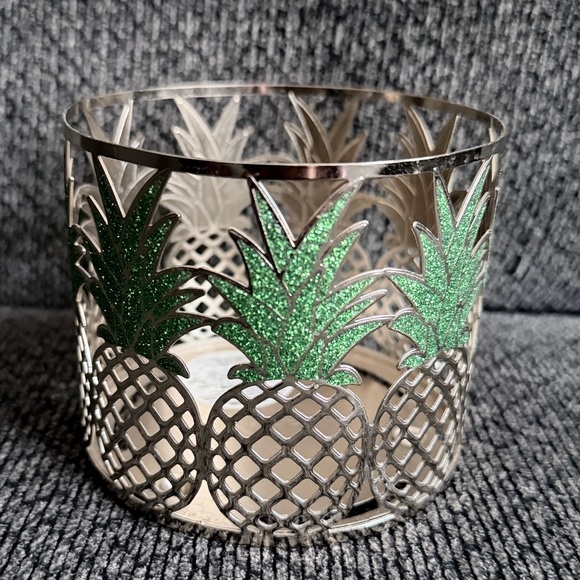 Bath & Body Works Pineapple 3 Wick Candle Holder - NWT - Picture 3 of 3